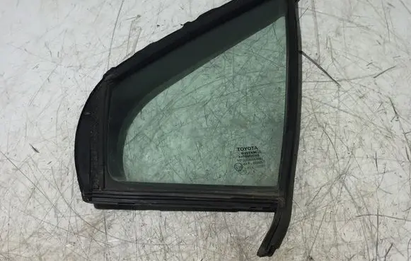 Toyota Yaris Front door vent window glass four-door 43R00097