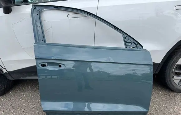 Volkswagen T-Roc Front door 2GA831312F