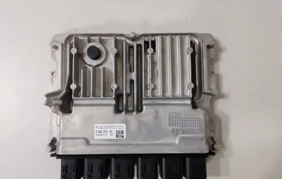 BMW 8 G14 Engine control unit/module 5A4DEF4