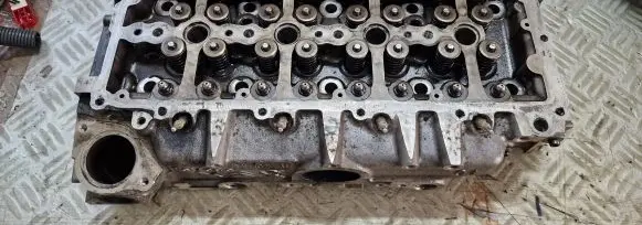 Peugeot 308 Engine head 9821470380