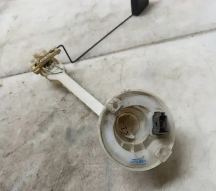 Mercedes-Benz E W210 In-tank fuel pump A2105421117