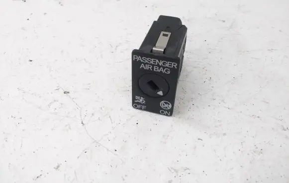 Passenger airbag on/off switch