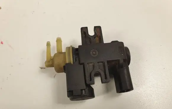 Audi A6 S6 C7 4G Vacuum valve 
