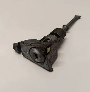 Hyundai i40 Front door lock (next to the handle) HD18