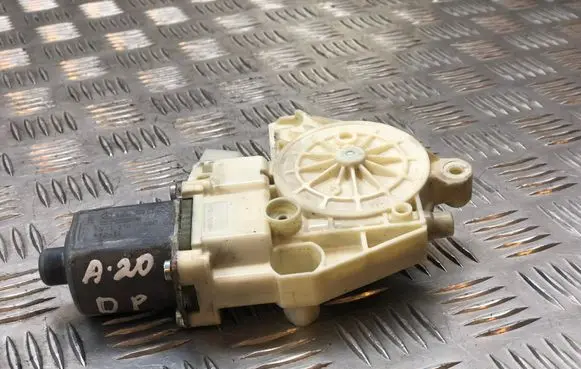 Mercedes-Benz E W212 Front door window regulator motor A2048200242