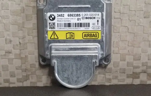 BMW 1 F20 F21 Airbag control unit/module 6863385
