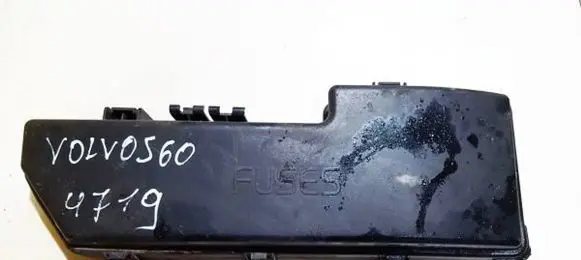 Volvo S60 Fuse box cover 9494211