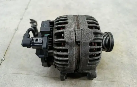 Volkswagen Golf VI Generator/alternator 03F903023D