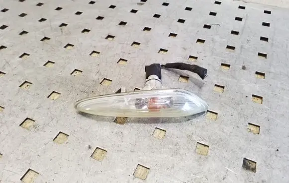 BMW X3 E83 Front fender indicator light