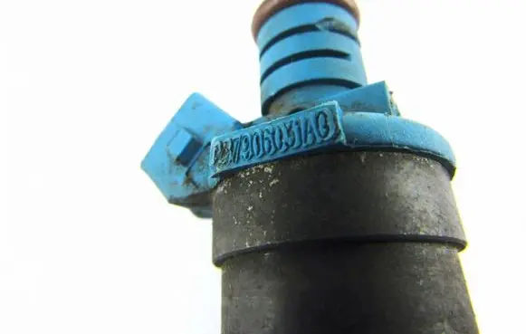 Volkswagen Golf III Fuel injector 037906031AC