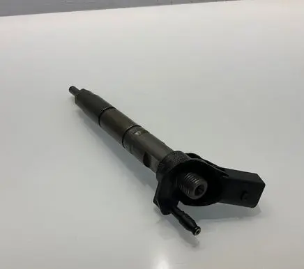 Mercedes-Benz CLS C219 Fuel injector A6420700587 6420700587