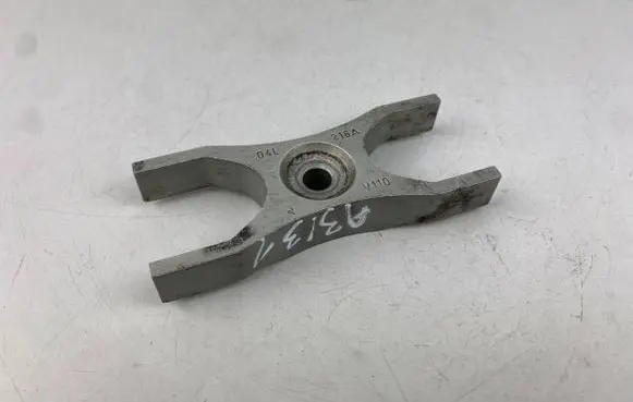 Audi A3 S3 8V Fuel Injector clamp holder 04L216A