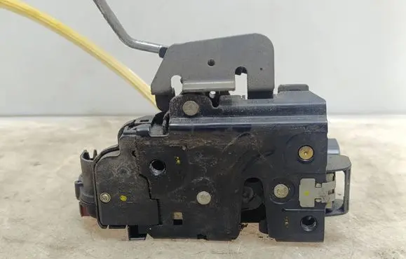 Audi A2 Front door lock 8Z1837016C