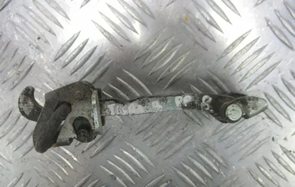 Opel Tigra B Front door check strap stopper