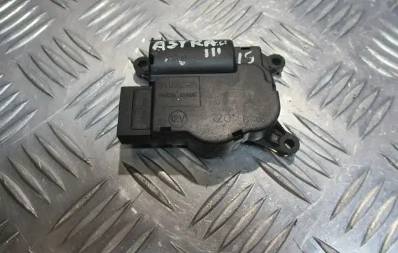 Opel Astra H Central body control module 3093691