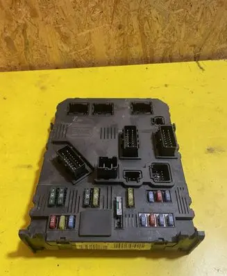 Peugeot 307 Fuse module S120104700L 9655708380