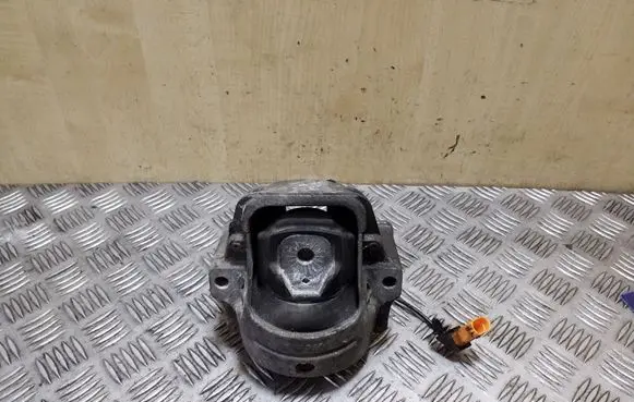 Engine mount bracket