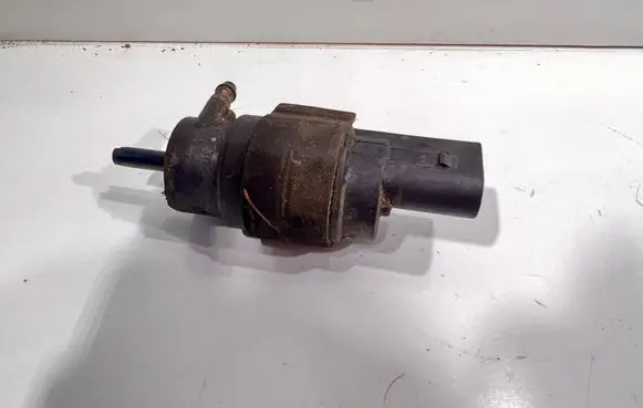 Audi A4 S4 B8 8K Windscreen/windshield washer pump 8K5955647