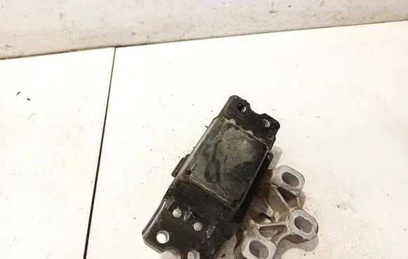 Volkswagen PASSAT B6 Engine mount bracket 3c0198555