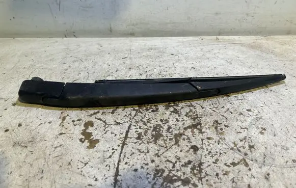 Nissan Qashqai Rear wiper blade arm 