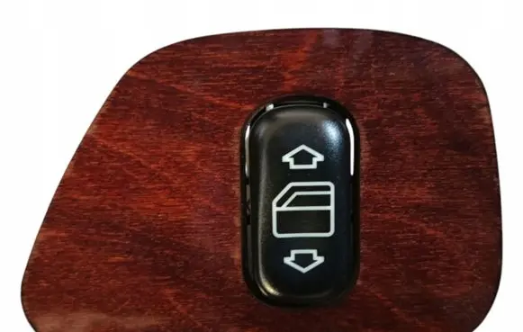 Mercedes-Benz E W210 Tailgate/trunk/boot open switch 21082010