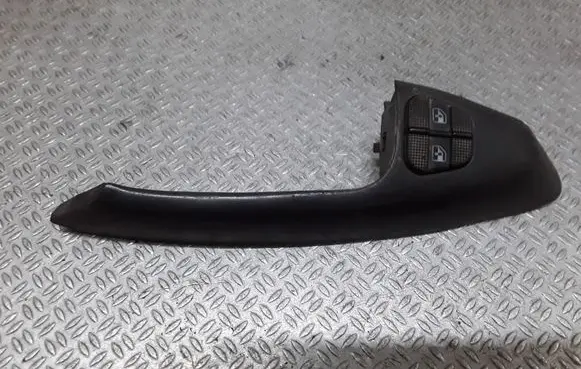 Volkswagen Golf III Electric window control switch 1H0867197