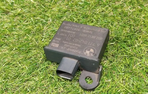 BMW 5 E60 E61 Tire pressure sensor 6771042 677104202