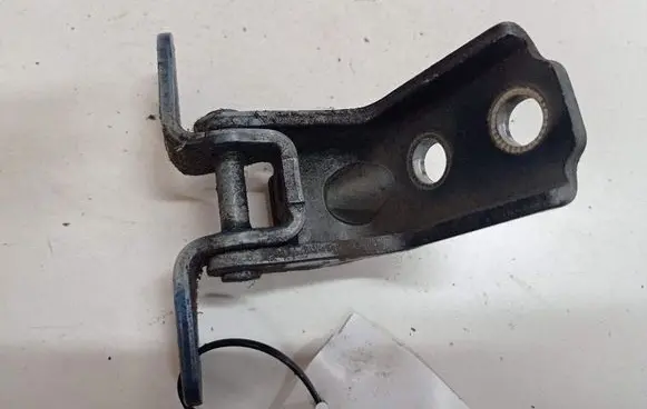Hyundai Santa Fe Front door upper hinge