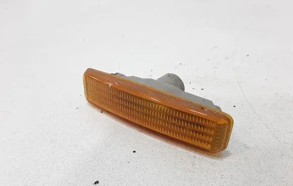 BMW 5 E39 Front fender indicator light 8360589