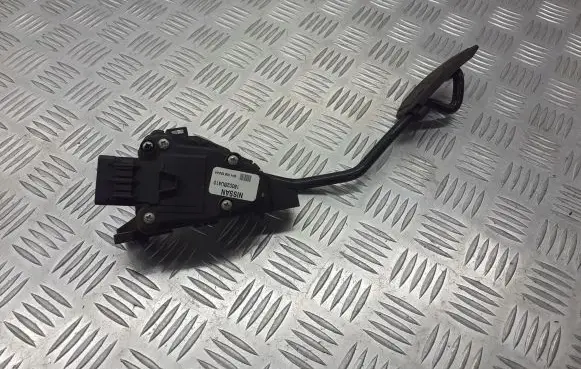 Nissan Almera Tino Accelerator throttle pedal 18002BU410