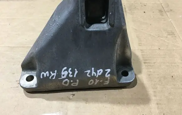 BMW 5 F10 F11 Engine mounting bracket 6795958 6781242