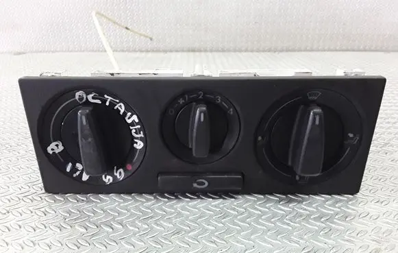 Skoda Octavia Mk1 (1U) Climate control unit 1U0819045