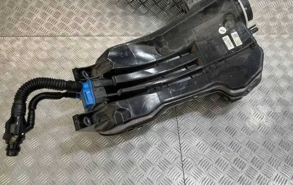 Audi Q7 4M AdBlue liquid reservoir 4M0131878BF