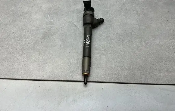 Nissan X-Trail T32 Fuel injector 0445110546