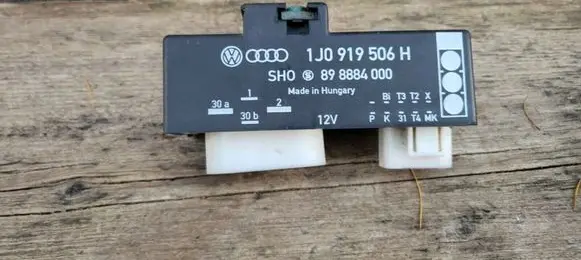 Audi A3 S3 8L Coolant fan relay 1J0919506H