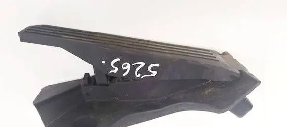 Volkswagen Tiguan Accelerator throttle pedal 65101011