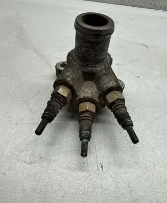 Volkswagen PASSAT B5 Engine coolant pipe/hose 028121145B