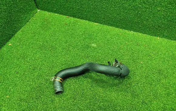 Opel Vivaro Engine coolant pipe/hose 140532719R 93450183