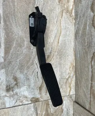 Maserati Ghibli Accelerator throttle pedal 06700343440