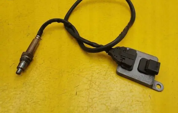 Mercedes-Benz C W205 Lambda probe sensor A0009053603