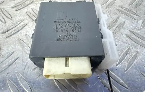 Lexus RX 450H Door central lock control unit/module 8597042010 0515004280