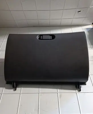 Nissan Serena Glove box