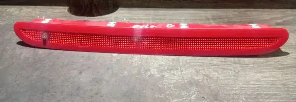 Third/center stoplight