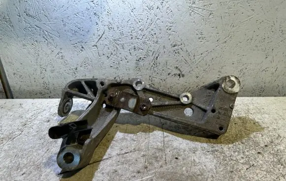 Volkswagen Golf V Front lower control arm/wishbone 1K0199295E