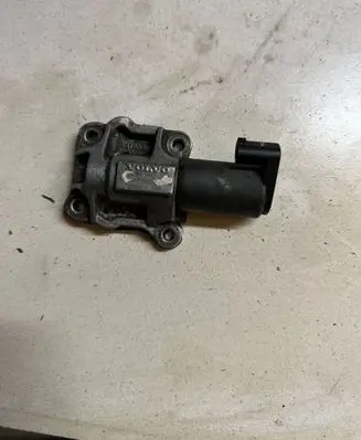 Volvo XC70 Camshaft vanos timing valve 8670421