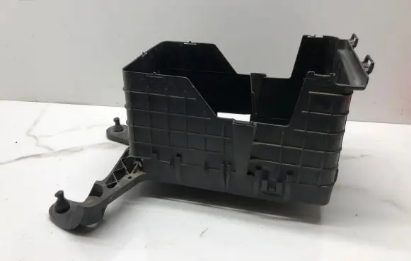 Volkswagen PASSAT B6 Battery box tray 1K0915333C