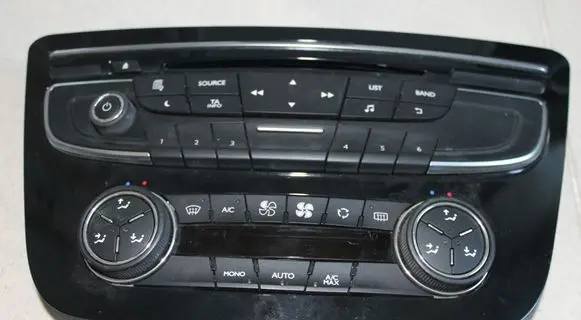 Head unit multimedia control