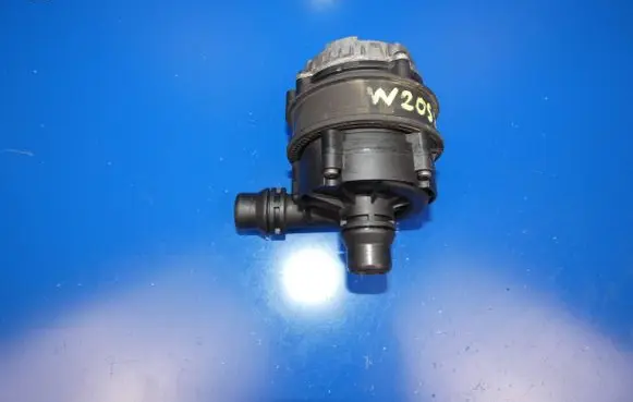 Mercedes-Benz C W205 Water pump 