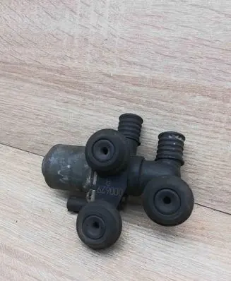 BMW 3 E46 Coolant heater control valve 8369805 1147412144