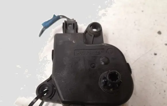 Chrysler Voyager Air flap motor/actuator 04885465AA